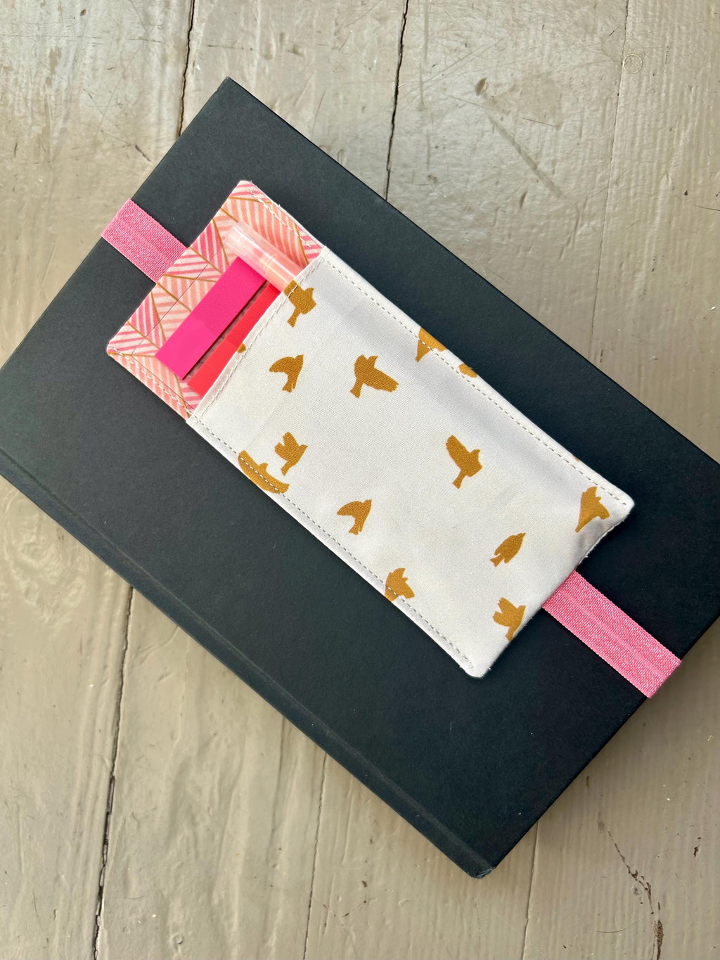 Golden Birds and Pink Geometric Annotation Kit — Pen & Highlighter Holder for Books
