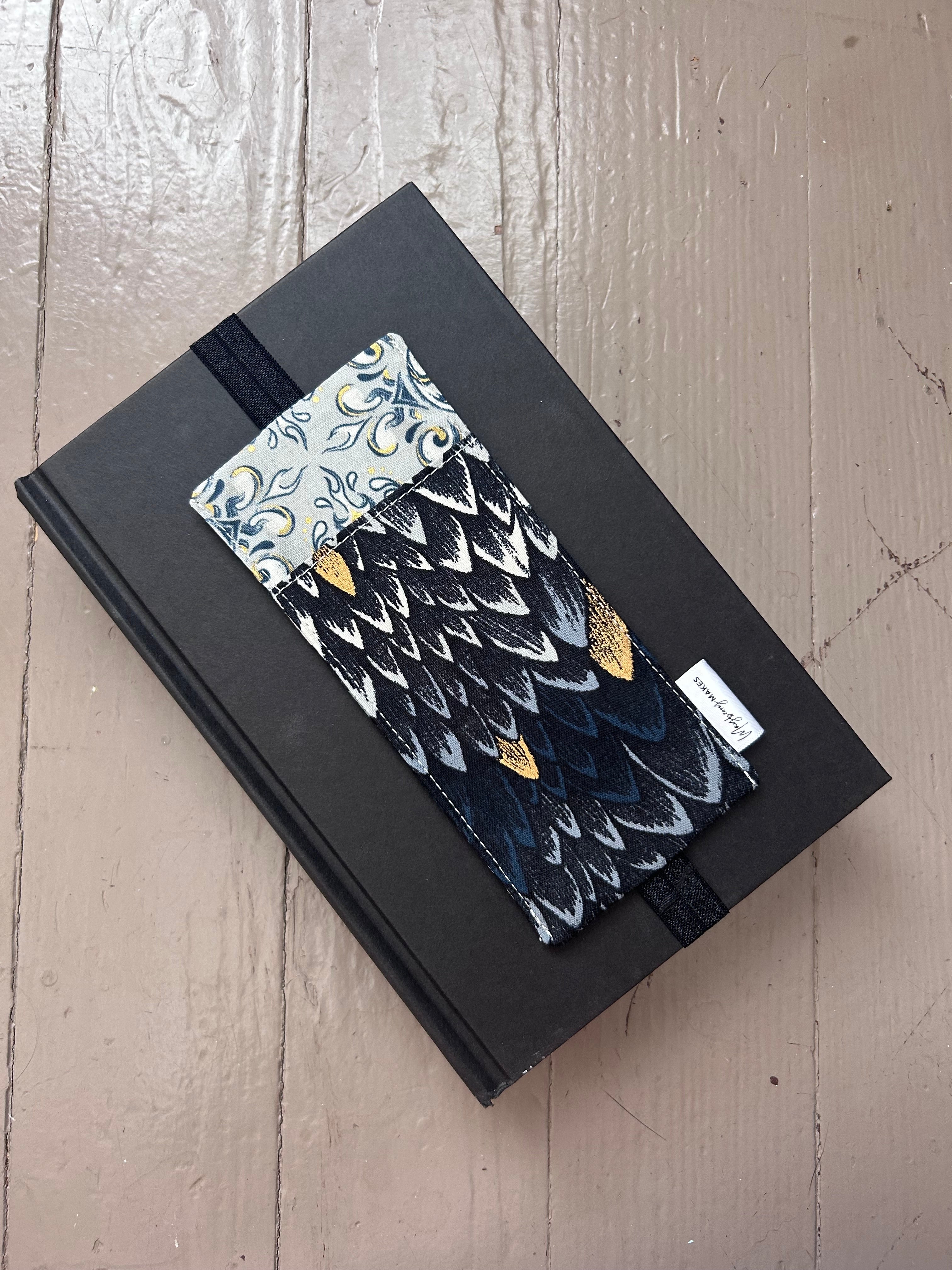 Black and Gold Dragon Scales Annotation Kit — Pen & Highlighter Holder for Books