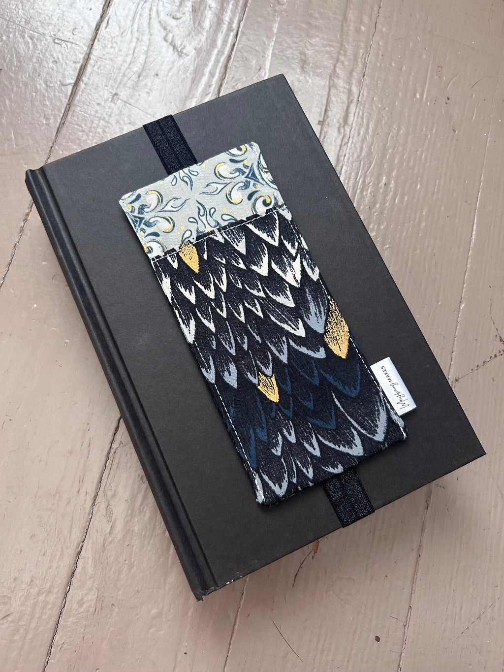Black and Gold Dragon Scales Annotation Kit — Pen & Highlighter Holder for Books